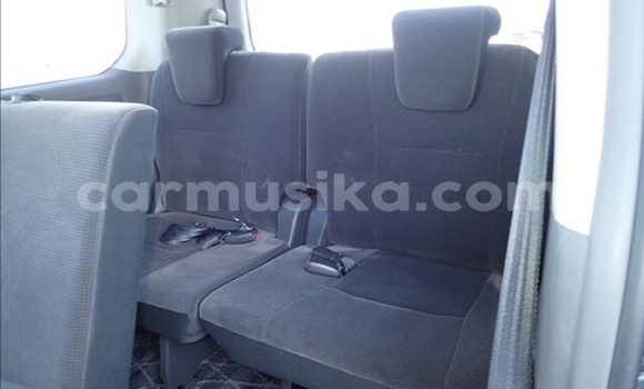 Acheter Occasion Voiture Toyota Noah Gris à Beitbridge, Matabeleland South Acheter Occasion Voiture Toyota Noah Gris à Beitbridge, Matabeleland South