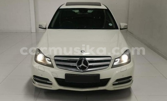 Tenga Tsaru Mercedes‒Benz C–Class Chena Mota in Beitbridge in Matabeleland South Tenga Tsaru Mercedes‒Benz C–Class Chena Mota in Beitbridge in Matabeleland South