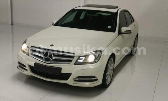 Tenga Tsaru Mercedes‒Benz C–Class Chena Mota in Beitbridge in Matabeleland South Tenga Tsaru Mercedes‒Benz C–Class Chena Mota in Beitbridge in Matabeleland South