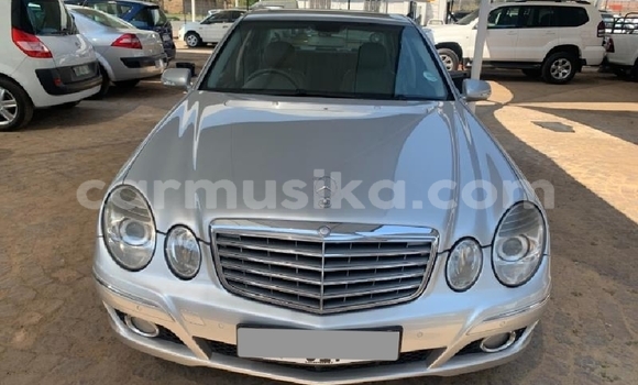 Acheter Occasion Voiture Mercedes-Benz E-Classe Gris à Beitbridge, Matabeleland South Acheter Occasion Voiture Mercedes-Benz E-Classe Gris à Beitbridge, Matabeleland South