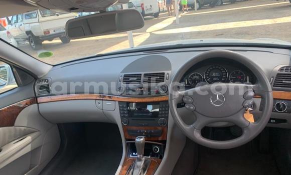 Acheter Occasion Voiture Mercedes-Benz E-Classe Gris à Beitbridge, Matabeleland South Acheter Occasion Voiture Mercedes-Benz E-Classe Gris à Beitbridge, Matabeleland South