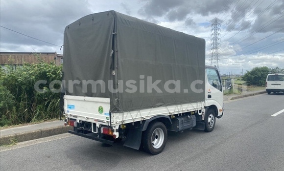 Acheter Occasion Voiture Haima 2 Blanc à Beitbridge, Matabeleland South Acheter Occasion Voiture Haima 2 Blanc à Beitbridge, Matabeleland South