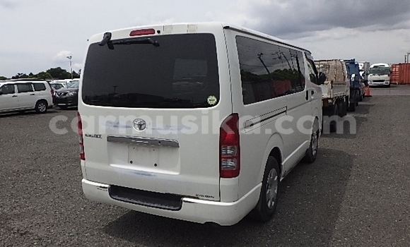 Nunua Ilio tumika Toyota Hiace Nyeupe Gari ndani ya Beitbridge nchini Matabeleland Kusini Nunua Ilio tumika Toyota Hiace Nyeupe Gari ndani ya Beitbridge nchini Matabeleland Kusini