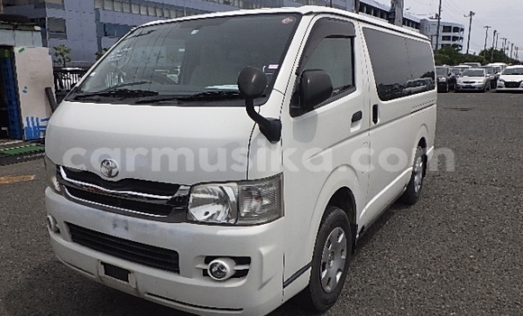 Nunua Ilio tumika Toyota Hiace Nyeupe Gari ndani ya Beitbridge nchini Matabeleland Kusini Nunua Ilio tumika Toyota Hiace Nyeupe Gari ndani ya Beitbridge nchini Matabeleland Kusini
