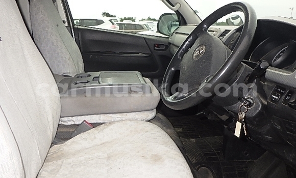 Nunua Ilio tumika Toyota Hiace Nyeupe Gari ndani ya Beitbridge nchini Matabeleland Kusini Nunua Ilio tumika Toyota Hiace Nyeupe Gari ndani ya Beitbridge nchini Matabeleland Kusini