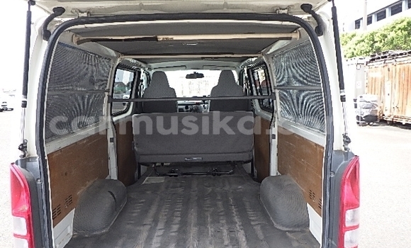 Nunua Ilio tumika Toyota Hiace Nyeupe Gari ndani ya Beitbridge nchini Matabeleland Kusini Nunua Ilio tumika Toyota Hiace Nyeupe Gari ndani ya Beitbridge nchini Matabeleland Kusini