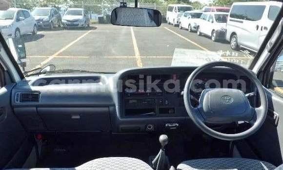 Buy Used Toyota Hiace White Car in Beitbridge in Matabeleland South Buy Used Toyota Hiace White Car in Beitbridge in Matabeleland South