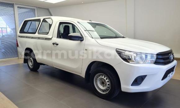 Tenga Tsaru Toyota Hilux Chena Mota in Beitbridge in Matabeleland South