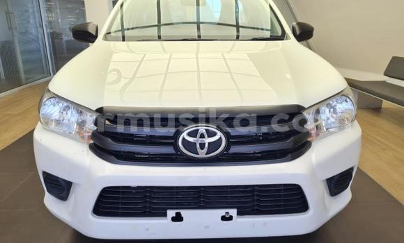 Tenga Tsaru Toyota Hilux Chena Mota in Beitbridge in Matabeleland South Tenga Tsaru Toyota Hilux Chena Mota in Beitbridge in Matabeleland South