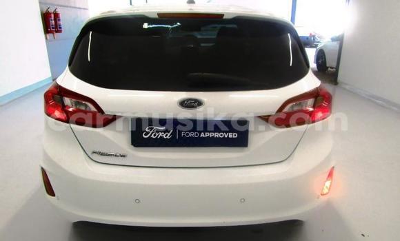 Nunua Ilio tumika Ford Fiesta Nyeupe Gari ndani ya Beitbridge nchini Matabeleland Kusini Nunua Ilio tumika Ford Fiesta Nyeupe Gari ndani ya Beitbridge nchini Matabeleland Kusini