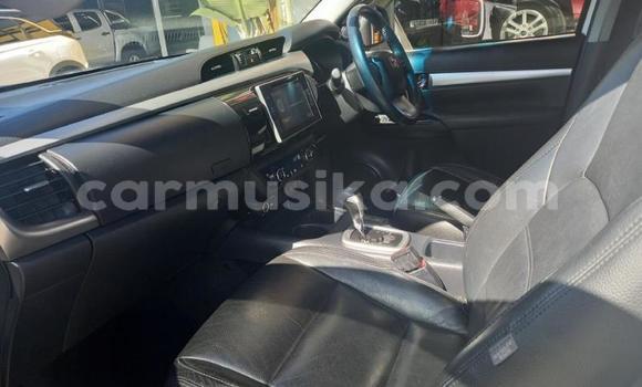 Buy Used Toyota Hilux White Car in Beitbridge in Matabeleland South Buy Used Toyota Hilux White Car in Beitbridge in Matabeleland South