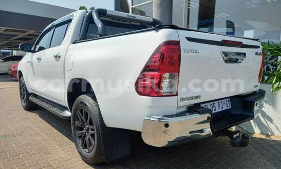 Buy Used Toyota Hilux White Car in Beitbridge in Matabeleland South Buy Used Toyota Hilux White Car in Beitbridge in Matabeleland South