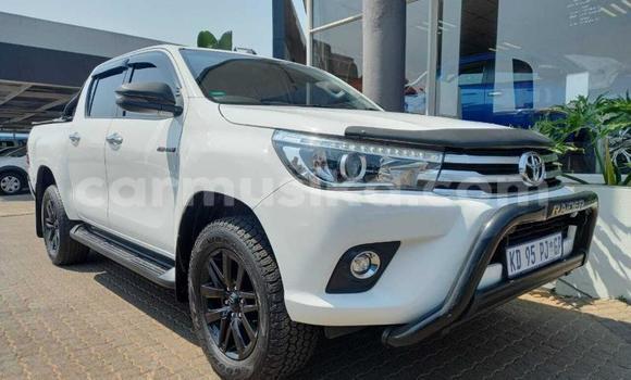 Buy Used Toyota Hilux White Car in Beitbridge in Matabeleland South Buy Used Toyota Hilux White Car in Beitbridge in Matabeleland South