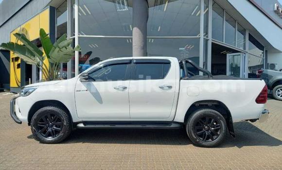 Buy Used Toyota Hilux White Car in Beitbridge in Matabeleland South Buy Used Toyota Hilux White Car in Beitbridge in Matabeleland South