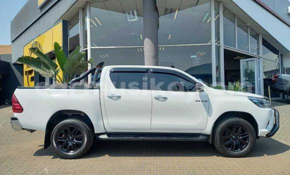 Buy Used Toyota Hilux White Car in Beitbridge in Matabeleland South Buy Used Toyota Hilux White Car in Beitbridge in Matabeleland South