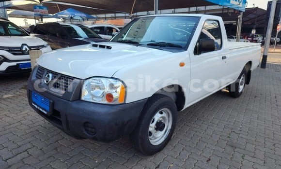 Buy Used Nissan NP 300 White Car in Beitbridge in Matabeleland South
