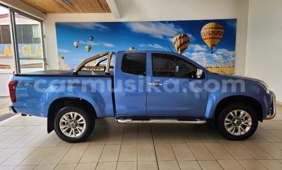 Buy Used Isuzu D–MAX Blue Car in Beitbridge in Matabeleland South