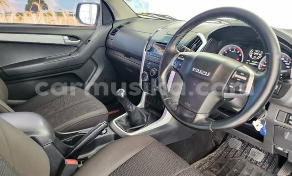 Tenga Tsaru Isuzu D–MAX Bhuruu Mota in Beitbridge in Matabeleland South Tenga Tsaru Isuzu D–MAX Bhuruu Mota in Beitbridge in Matabeleland South