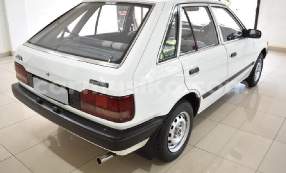 Acheter Occasion Voiture Mazda 323 Blanc à Beitbridge, Matabeleland South Acheter Occasion Voiture Mazda 323 Blanc à Beitbridge, Matabeleland South
