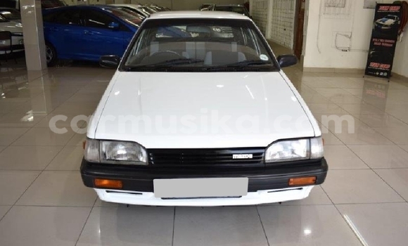 Acheter Occasion Voiture Mazda 323 Blanc à Beitbridge, Matabeleland South Acheter Occasion Voiture Mazda 323 Blanc à Beitbridge, Matabeleland South