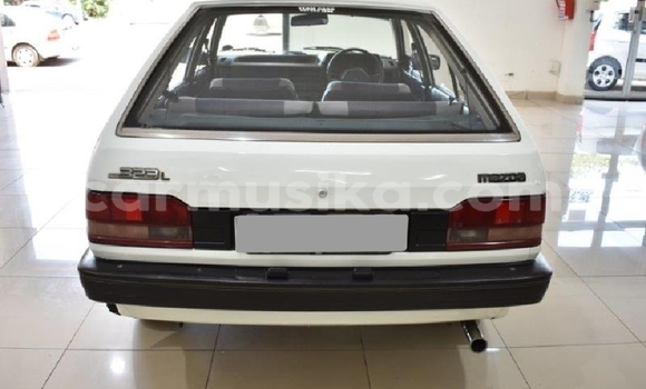 Acheter Occasion Voiture Mazda 323 Blanc à Beitbridge, Matabeleland South Acheter Occasion Voiture Mazda 323 Blanc à Beitbridge, Matabeleland South