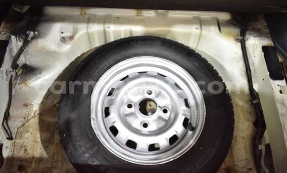 Acheter Occasion Voiture Mazda 323 Blanc à Beitbridge, Matabeleland South Acheter Occasion Voiture Mazda 323 Blanc à Beitbridge, Matabeleland South