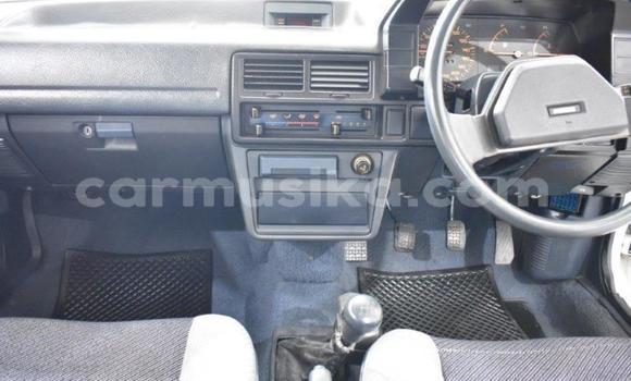 Acheter Occasion Voiture Mazda 323 Blanc à Beitbridge, Matabeleland South Acheter Occasion Voiture Mazda 323 Blanc à Beitbridge, Matabeleland South