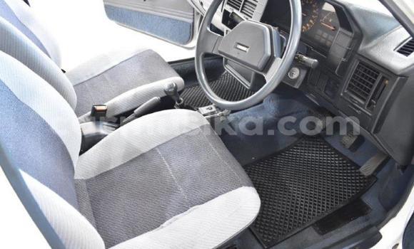 Acheter Occasion Voiture Mazda 323 Blanc à Beitbridge, Matabeleland South Acheter Occasion Voiture Mazda 323 Blanc à Beitbridge, Matabeleland South