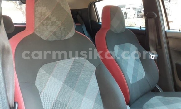 Nunua Ilio tumika Renault KWID Fedha Gari ndani ya Beitbridge nchini Matabeleland Kusini Nunua Ilio tumika Renault KWID Fedha Gari ndani ya Beitbridge nchini Matabeleland Kusini