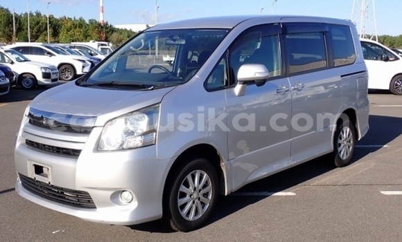 Nunua Ilio tumika Toyota Noah Fedha Gari ndani ya Beitbridge nchini Matabeleland Kusini