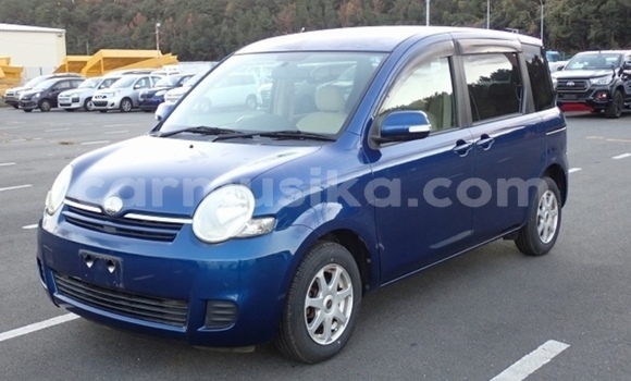 Tenga Tsaru Toyota Sienta Bhuruu Mota in Beitbridge in Matabeleland South