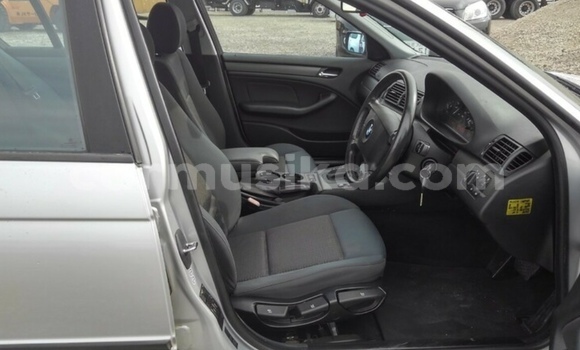 Tenga Tsaru BMW 3–Series Sirivha Mota in Beitbridge in Matabeleland South Tenga Tsaru BMW 3–Series Sirivha Mota in Beitbridge in Matabeleland South