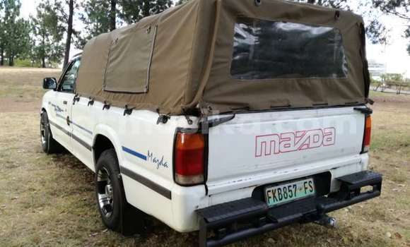 Acheter Occasion Voiture Mazda B–series Blanc à Beitbridge, Matabeleland South Acheter Occasion Voiture Mazda B–series Blanc à Beitbridge, Matabeleland South
