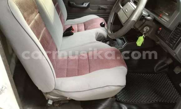 Acheter Occasion Voiture Mazda B–series Blanc à Beitbridge, Matabeleland South Acheter Occasion Voiture Mazda B–series Blanc à Beitbridge, Matabeleland South