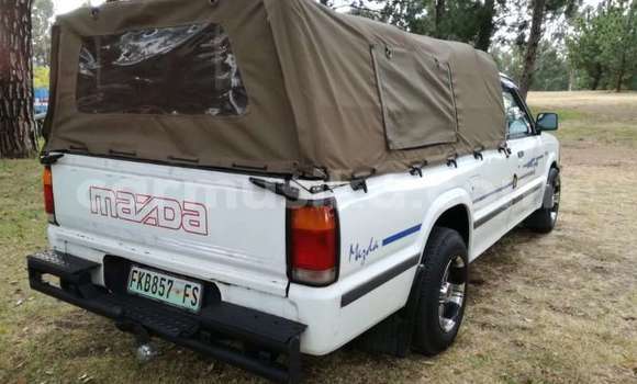Acheter Occasion Voiture Mazda B–series Blanc à Beitbridge, Matabeleland South Acheter Occasion Voiture Mazda B–series Blanc à Beitbridge, Matabeleland South