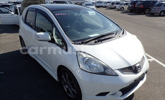 Buy Used Honda Fit White Car in Beitbridge in Matabeleland South Buy Used Honda Fit White Car in Beitbridge in Matabeleland South