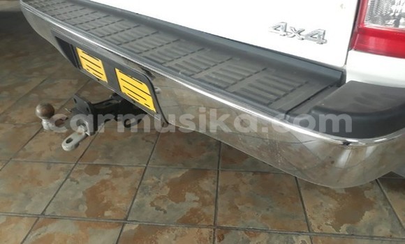 Acheter Occasion Voiture Toyota Hilux Blanc à Beitbridge, Matabeleland South Acheter Occasion Voiture Toyota Hilux Blanc à Beitbridge, Matabeleland South