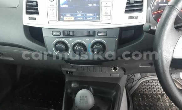 Acheter Occasion Voiture Toyota Hilux Blanc à Beitbridge, Matabeleland South Acheter Occasion Voiture Toyota Hilux Blanc à Beitbridge, Matabeleland South