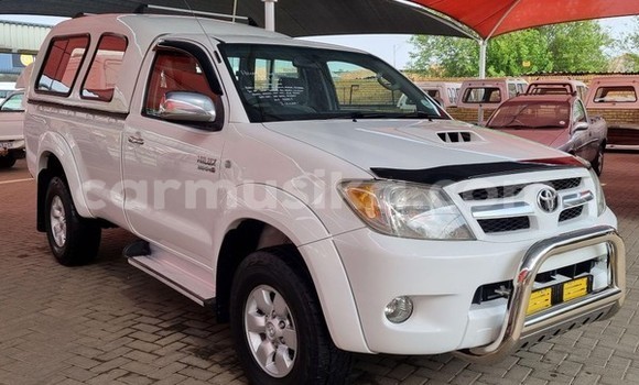 Tenga Tsaru Toyota Hilux Chena Mota in Beitbridge in Matabeleland South Tenga Tsaru Toyota Hilux Chena Mota in Beitbridge in Matabeleland South