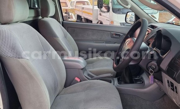 Tenga Tsaru Toyota Hilux Chena Mota in Beitbridge in Matabeleland South Tenga Tsaru Toyota Hilux Chena Mota in Beitbridge in Matabeleland South