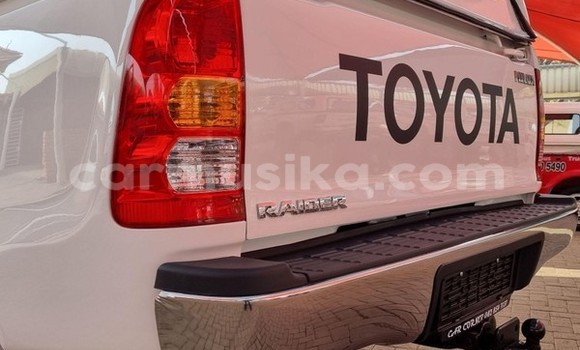 Tenga Tsaru Toyota Hilux Chena Mota in Beitbridge in Matabeleland South Tenga Tsaru Toyota Hilux Chena Mota in Beitbridge in Matabeleland South