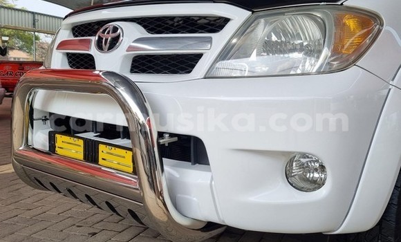 Tenga Tsaru Toyota Hilux Chena Mota in Beitbridge in Matabeleland South Tenga Tsaru Toyota Hilux Chena Mota in Beitbridge in Matabeleland South