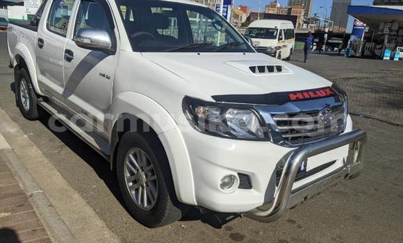 Nunua Ilio tumika Toyota Hilux Nyeupe Gari ndani ya Beitbridge nchini Matabeleland Kusini