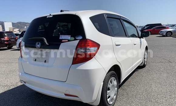 Buy Used Honda Fit White Car in Beitbridge in Matabeleland South Buy Used Honda Fit White Car in Beitbridge in Matabeleland South
