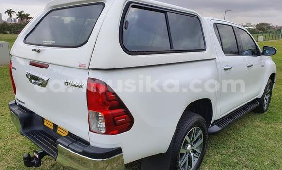 Acheter Occasion Voiture Toyota Hilux Blanc à Chipinge, Manicaland Acheter Occasion Voiture Toyota Hilux Blanc à Chipinge, Manicaland