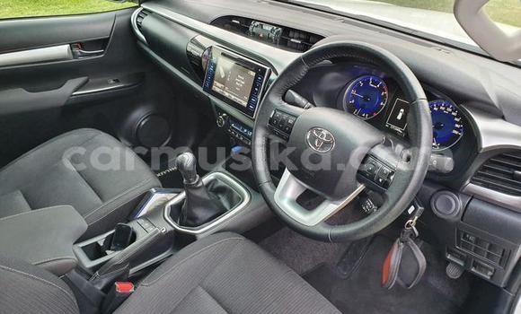 Acheter Occasion Voiture Toyota Hilux Blanc à Chipinge, Manicaland Acheter Occasion Voiture Toyota Hilux Blanc à Chipinge, Manicaland