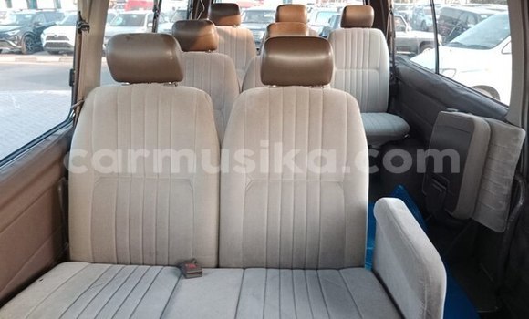 Acheter Occasion Voiture Nissan Caravan Beige à Beitbridge, Matabeleland South Acheter Occasion Voiture Nissan Caravan Beige à Beitbridge, Matabeleland South