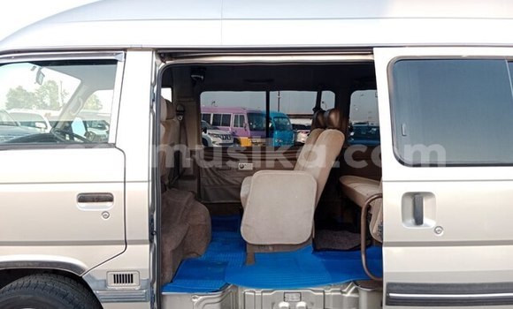 Acheter Occasion Voiture Nissan Caravan Beige à Beitbridge, Matabeleland South Acheter Occasion Voiture Nissan Caravan Beige à Beitbridge, Matabeleland South