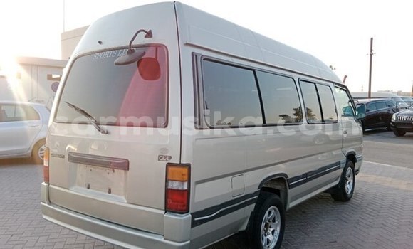 Acheter Occasion Voiture Nissan Caravan Beige à Beitbridge, Matabeleland South Acheter Occasion Voiture Nissan Caravan Beige à Beitbridge, Matabeleland South