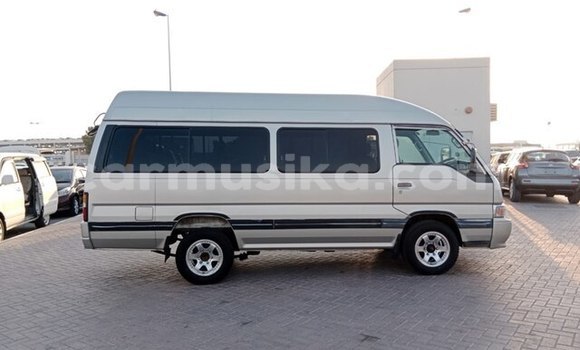 Acheter Occasion Voiture Nissan Caravan Beige à Beitbridge, Matabeleland South Acheter Occasion Voiture Nissan Caravan Beige à Beitbridge, Matabeleland South